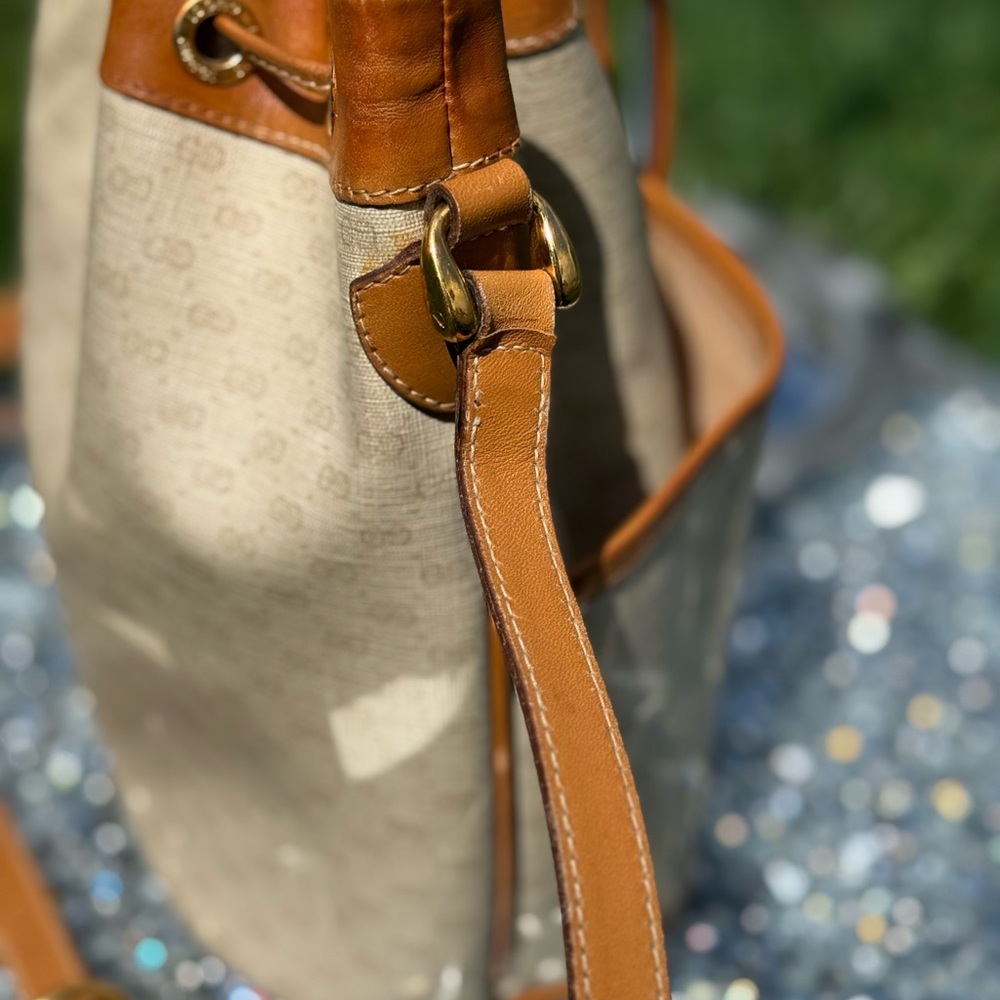 EUC Gucci Micro GG Bucket crossbody Bag - Picture 5 of 11